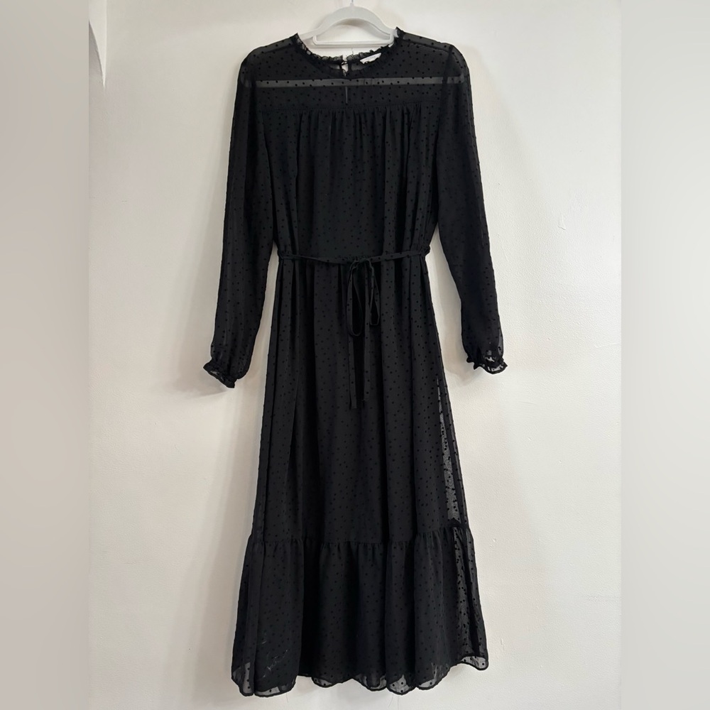 ⚫️ Chic midi-dress with soft velvety polka dots